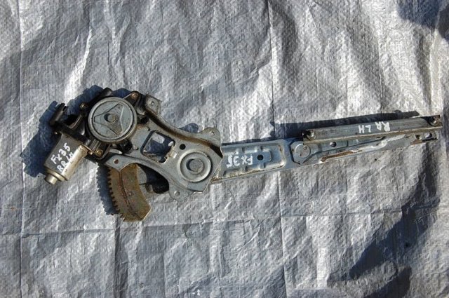 Механизм стеклоподъемника двери задней, левой 82721CG000 NISSAN