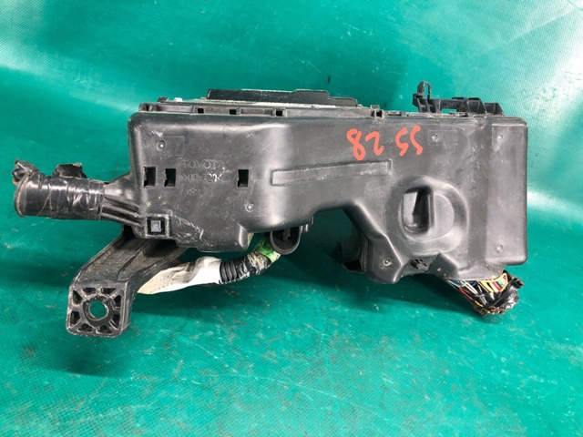 Монтажный блок предохранителей 8274033020 TOYOTA
