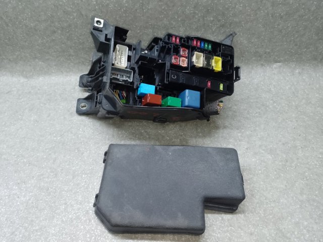 Коробка предохранителей 8274142010 TOYOTA