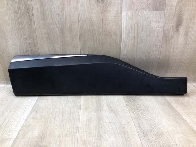 Накладка задней левой двери, нижняя 828719UA0A NISSAN