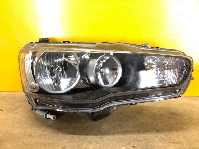 Фара правая 8301B260 MITSUBISHI