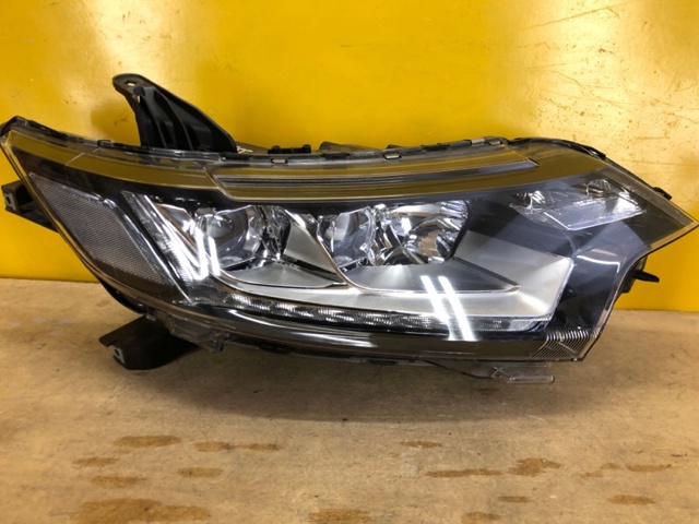 Фара основная правая 8301C864 MITSUBISHI