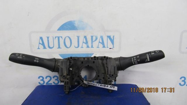 Правый подрулевой переключатель  83115AG051 SUBARU
