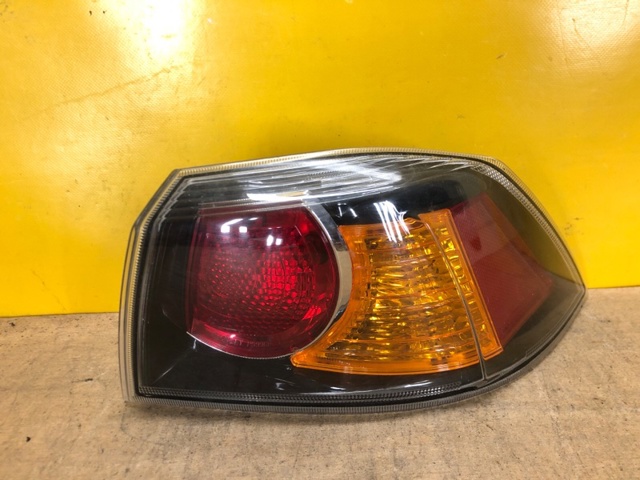 Задняя правая фара 8330A622 MITSUBISHI