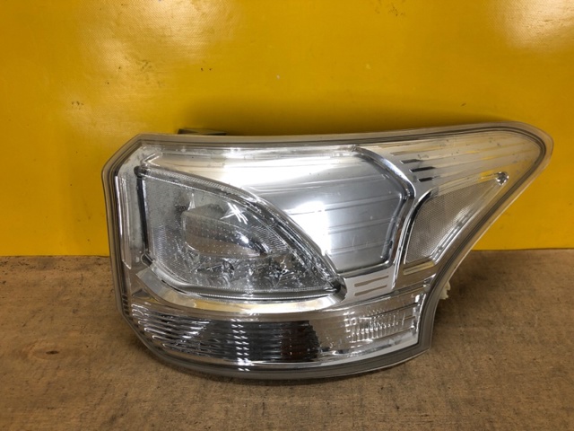 Задняя правая фара 8330A790 MITSUBISHI