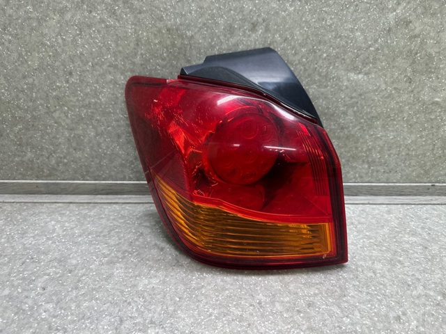 Задняя левая фара 8330A877 MITSUBISHI
