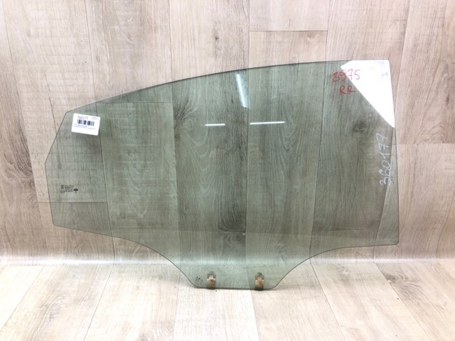 Стекло задней двери, правой 834211R010 HYUNDAI