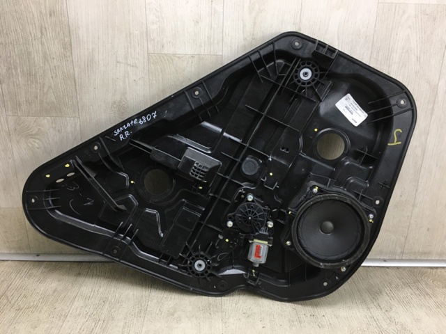 Моторчик стеклоподъемника двери задней, правой 834602W000 HYUNDAI