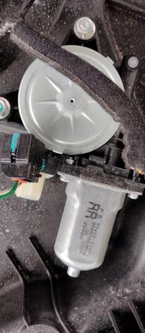 83460B2000 HYUNDAI Мотор стеклоподъемника двери задней правой купить в Запорожье