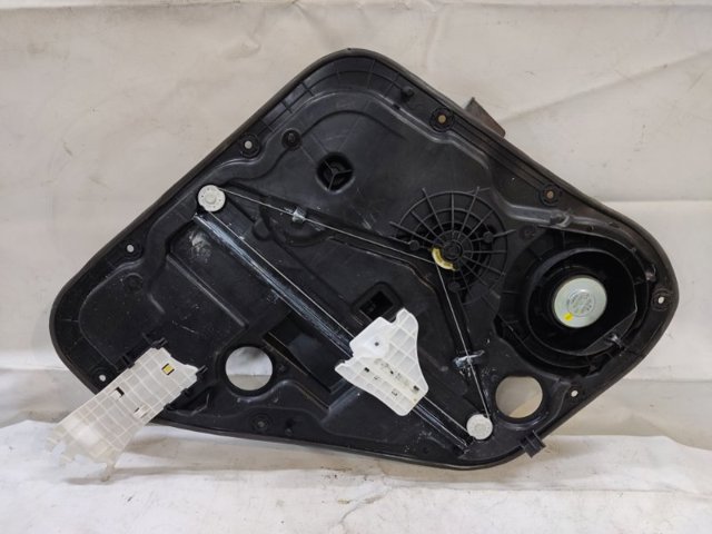83460B2000 HYUNDAI Мотор стеклоподъемника двери задней правой купить в Днепр