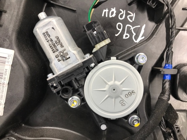 83460B2000 HYUNDAI Мотор стеклоподъемника двери задней правой купить в Житомир