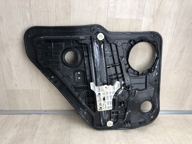 83460F2000 HYUNDAI Мотор стеклоподъемника двери задней правой купить в Ирпень