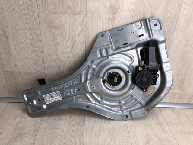 Стеклоподъемник задней левой двери 834702E010 HYUNDAI