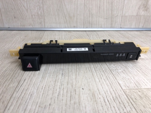 Кнопка аварийки Toyota RAV4 4