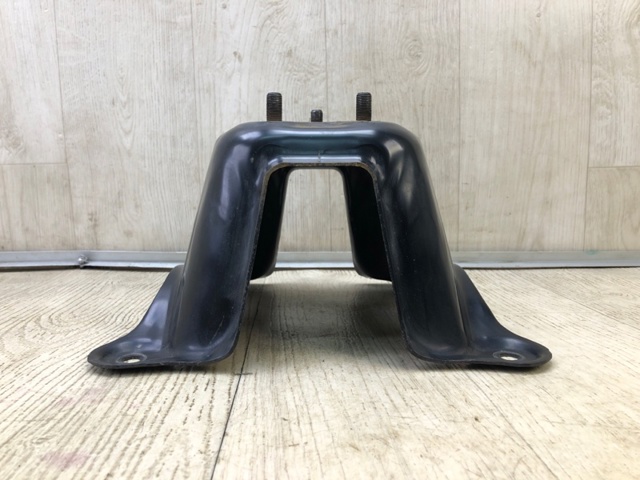 8396165J00 SUZUKI Кронштейн запасного колеса купить в Павлоград