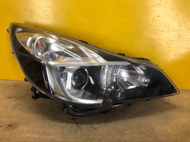 Вставка фары правой 84001AJ381 SUBARU
