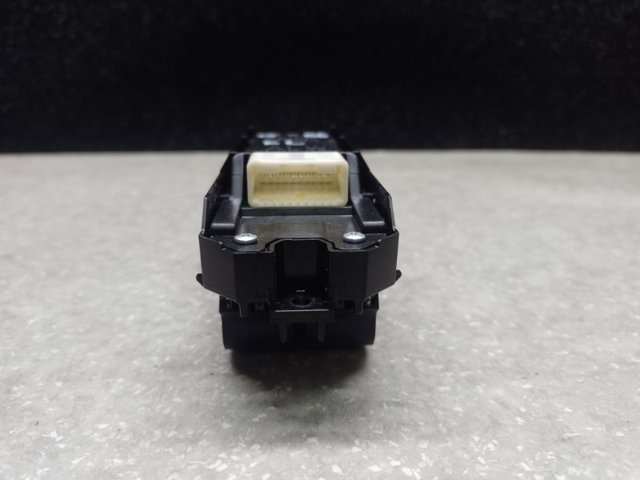 TOYOTA 8404078030 Кнопочный блок управления стеклоподъемником передний левый в наличии Чернигов