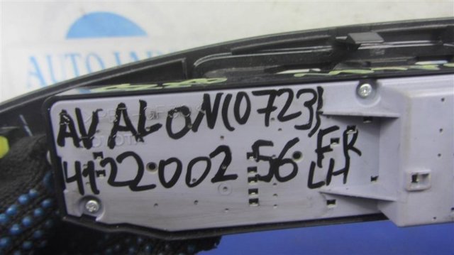 Кнопки переднего левого стекло подъемника 84040AC030 TOYOTA