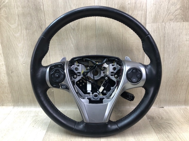 Блок кнопочных переключателей рулевого колеса 8425006300 TOYOTA