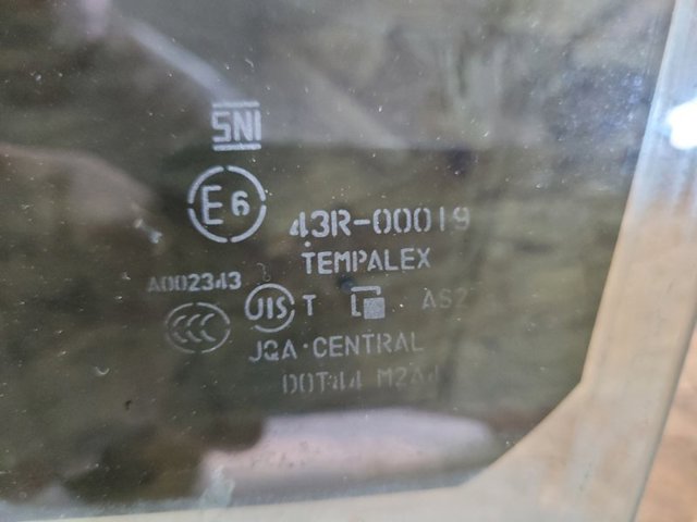 8450257L00 Стекло двери передней левой купить Полтава