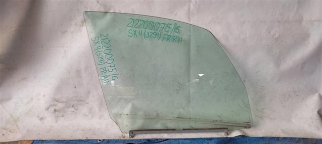 Стекло пассажирской двери 8453180J00 SUZUKI