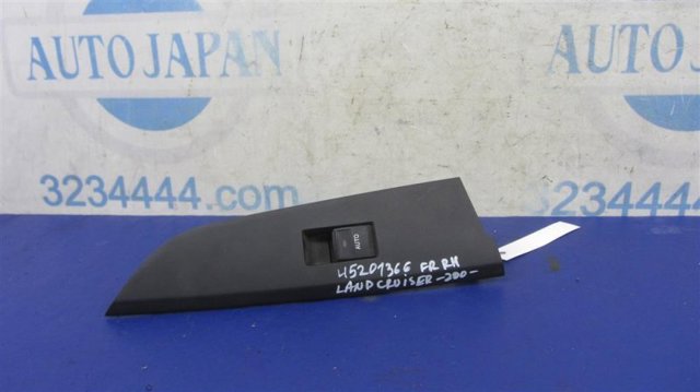 Кнопка подъемника переднего правого стекла 8481030220 TOYOTA