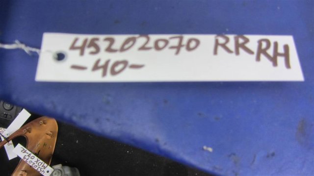 Кнопка подъемника переднего правого стекла 8481052030 TOYOTA