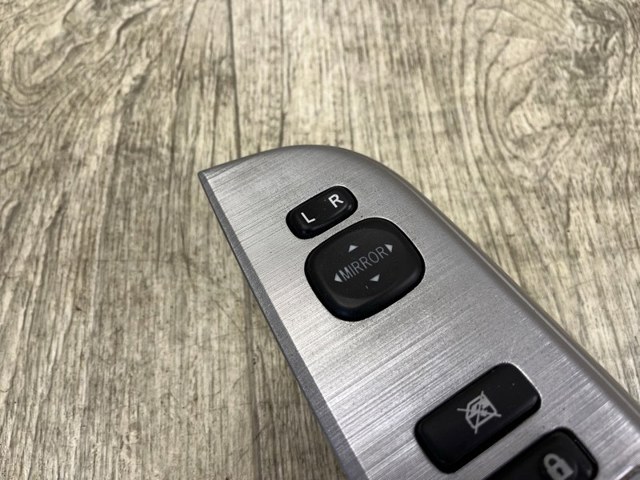 TOYOTA 8482006061 Кнопочный блок управления стеклоподъемником центральной консоли в наличии Житомир