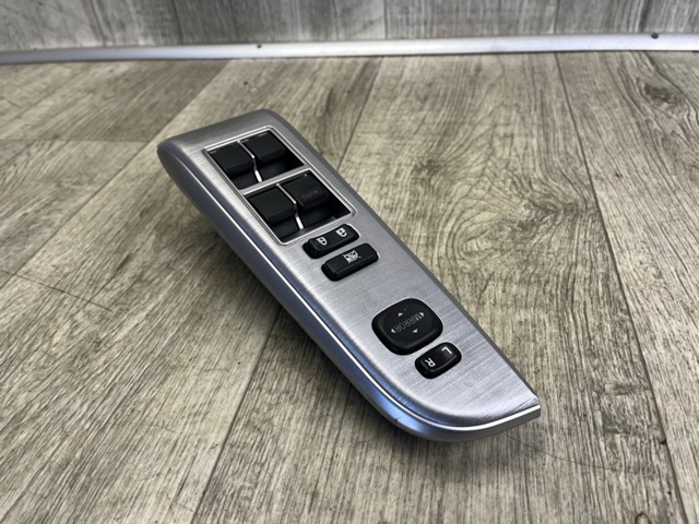 TOYOTA 8482006061 Кнопочный блок управления стеклоподъемником центральной консоли в наличии Кривой Рог
