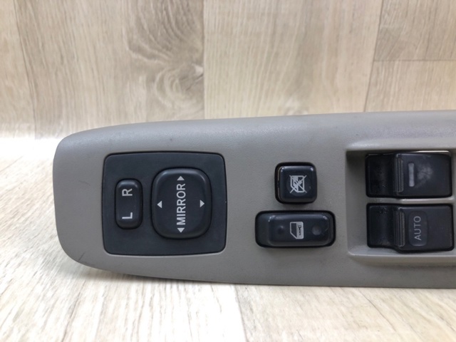 84820AA070 TOYOTA Кнопочный блок управления стеклоподъемником центральной консоли купить в Запорожье