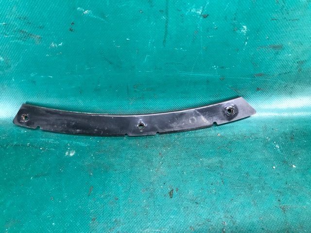 Правый кронштейн заднего бампера 85046CG000 NISSAN