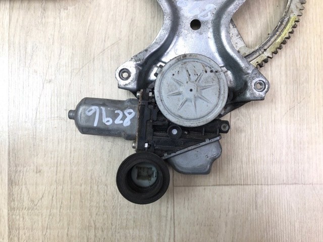 857100E040 TOYOTA Мотор стеклоподъемника двери передней правой купить в Черновцы