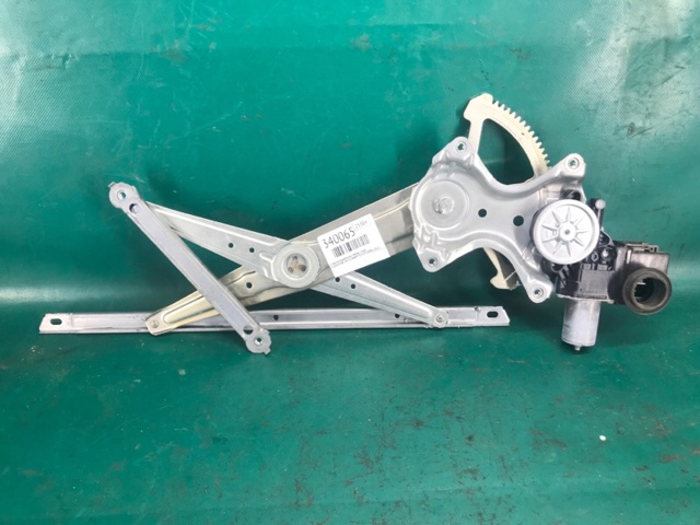 Мотор стеклоподъемника двери передней, правой 8571078011 TOYOTA