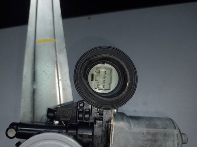 Мотор стеклоподъемника двери задней, левой 85710AE010 TOYOTA