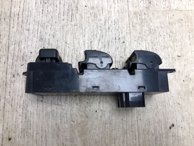 8608A044 MITSUBISHI Кнопочный блок управления стеклоподъемником передний левый купить в Павлоград
