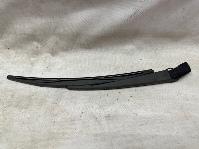 Поводок дворника заднего стекла 86532AG09A SUBARU