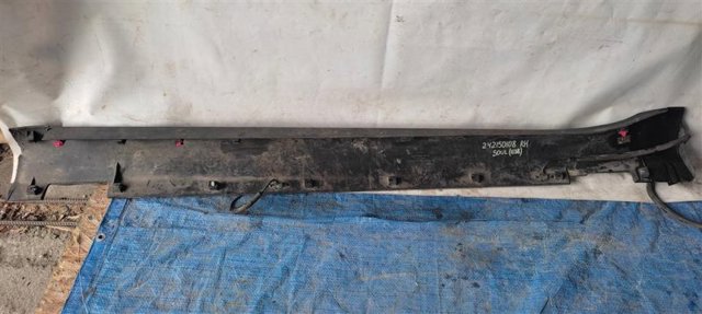 87752B2000 HYUNDAI Накладка (молдинг) порога наружная правая купить в Украина