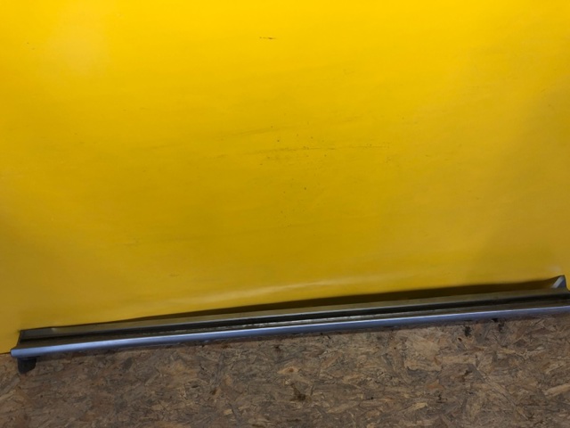 Накладка наружняя (молдинг) порога, правый 87752GI100 HYUNDAI