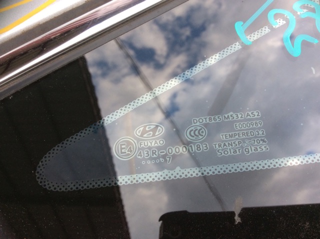 HYUNDAI 87820C2000 Стекло кузова (багажного отсека) правое в наличии Павлоград
