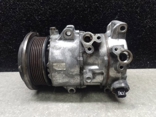 Компрессор климатической установки 8831006240 TOYOTA