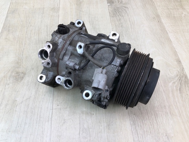 Компрессор климатической установки 8832007110 TOYOTA