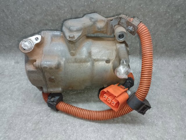 Компрессор климатической установки 8837047010 TOYOTA