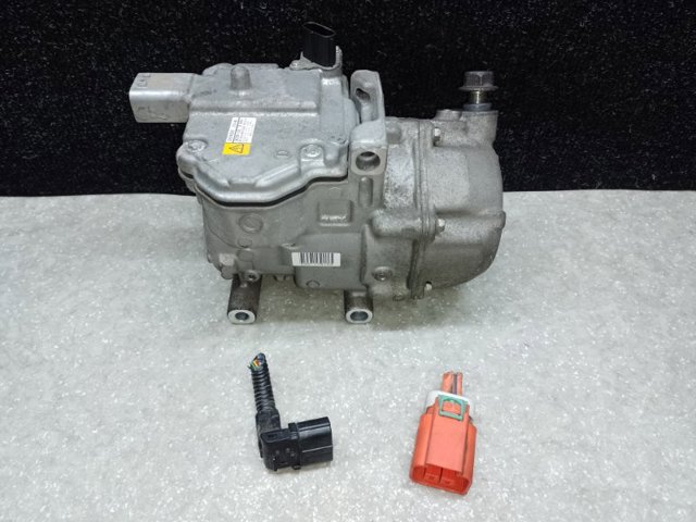 Компрессор климатической установки 8837047062 TOYOTA