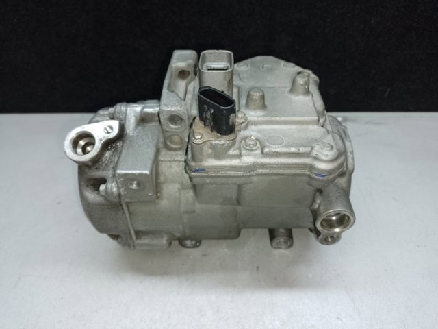 Компрессор климатической установки 8837048030 TOYOTA
