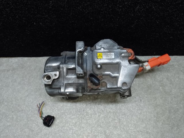 Компрессор системы кондиционирования 8837076010 TOYOTA