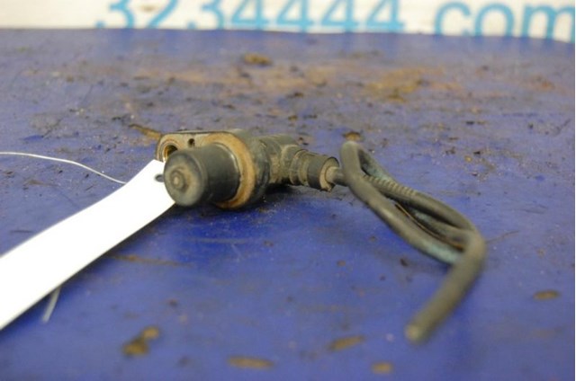 Датчик ABS передний правый 8954228090 TOYOTA