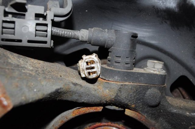Датчик АБС (ABS) передний, правый 8954233070 TOYOTA