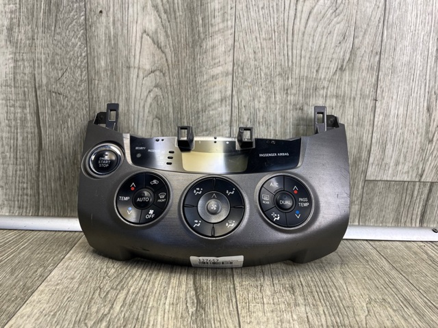 Кнопка стоп-старт 8961152021 TOYOTA