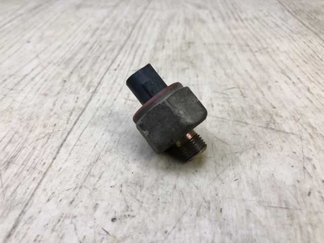 Датчик самовоспламенения 8961552030 TOYOTA