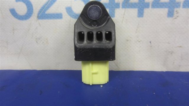 Датчик AIRBAG передний 8983133010 TOYOTA